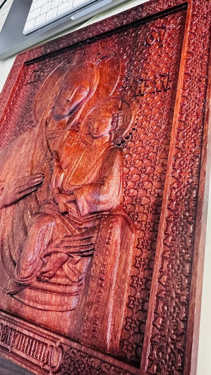 Резная икона из Груши Моаби «Богородица Скоропослушница»