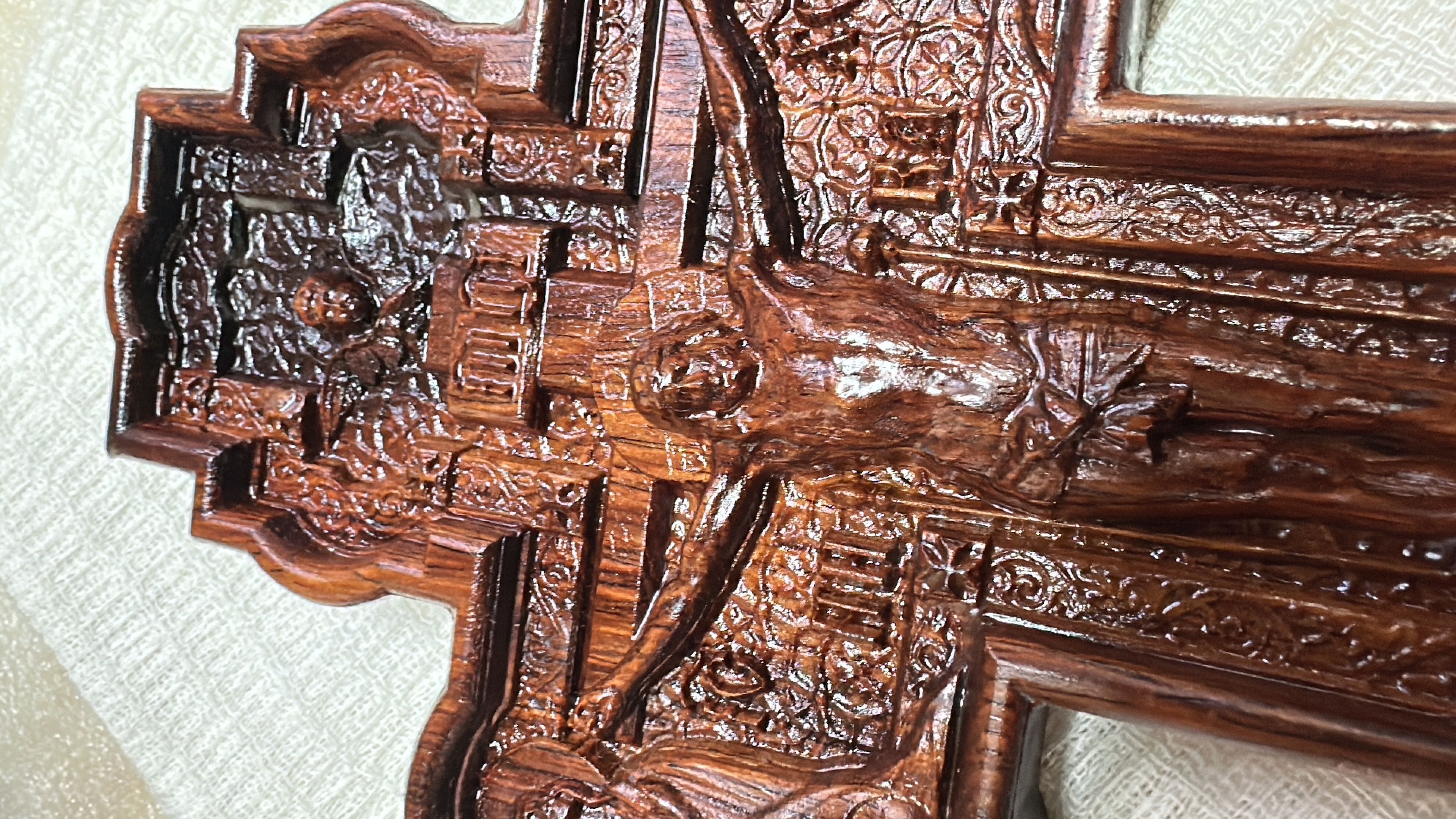 Крест православный из Дальбергии с бортом