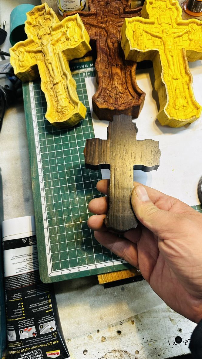 Крест православный из Дальбергии с бортом