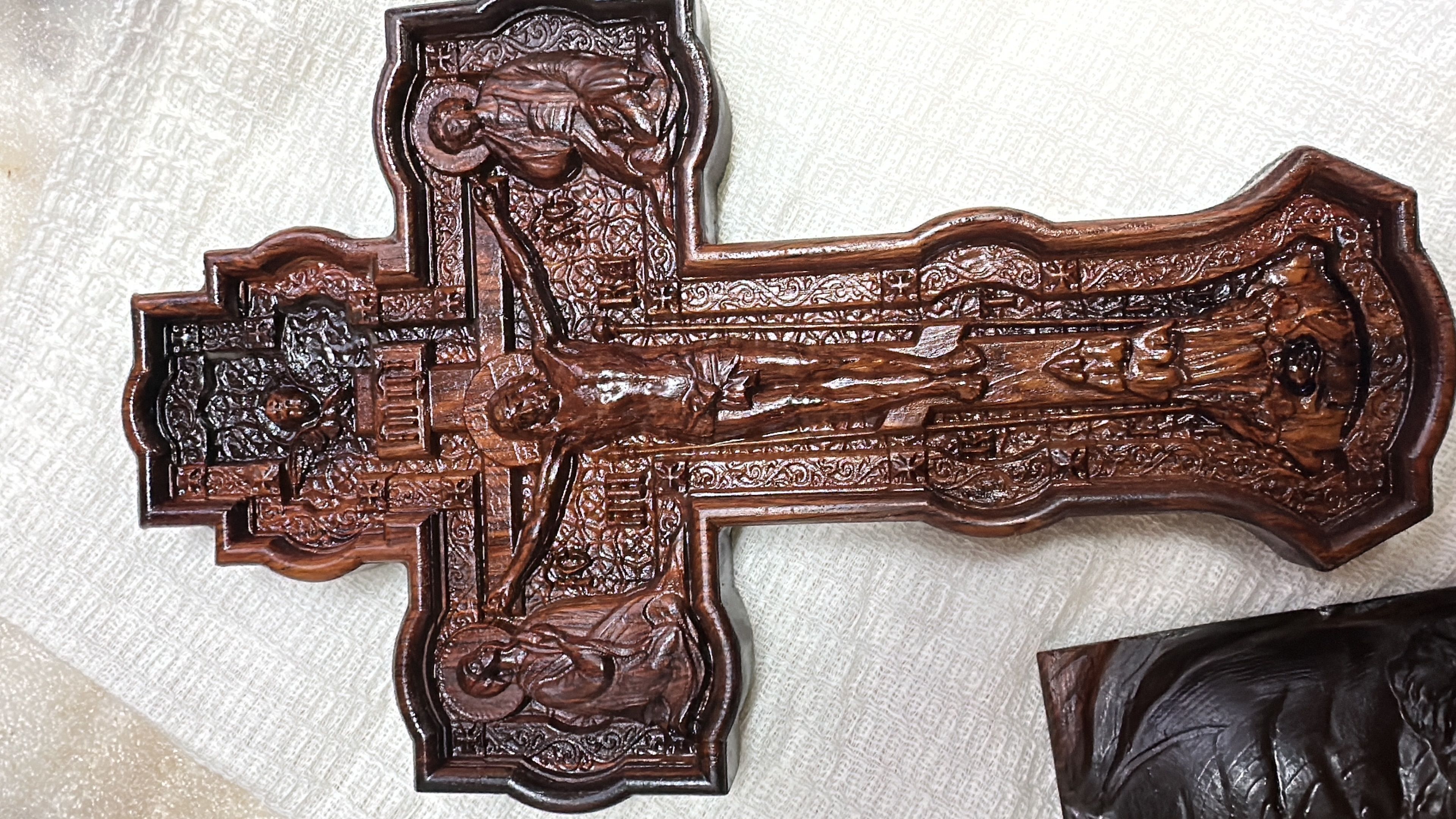 Крест православный из Дальбергии с бортом