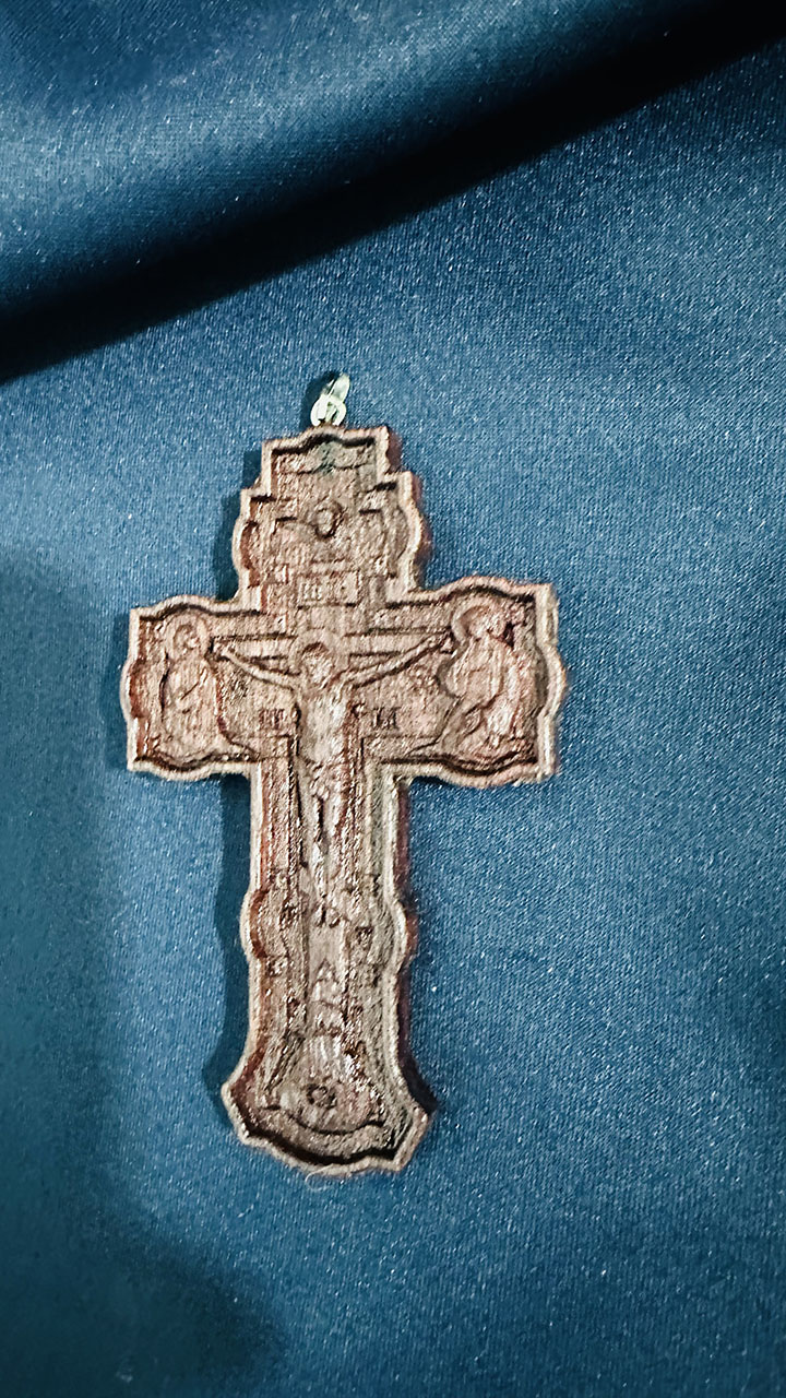 Миниатюрный православный крест из Амаранта с бортом