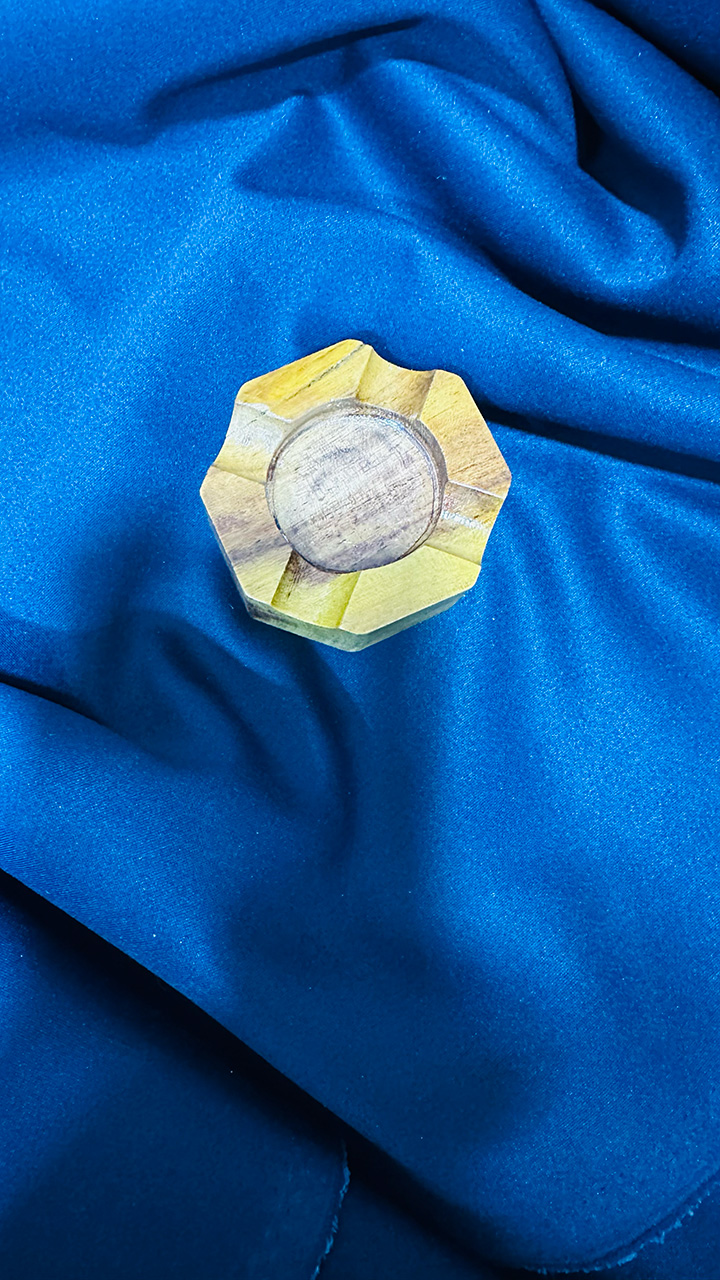 Индивидуальная пепельница из Железного дерева