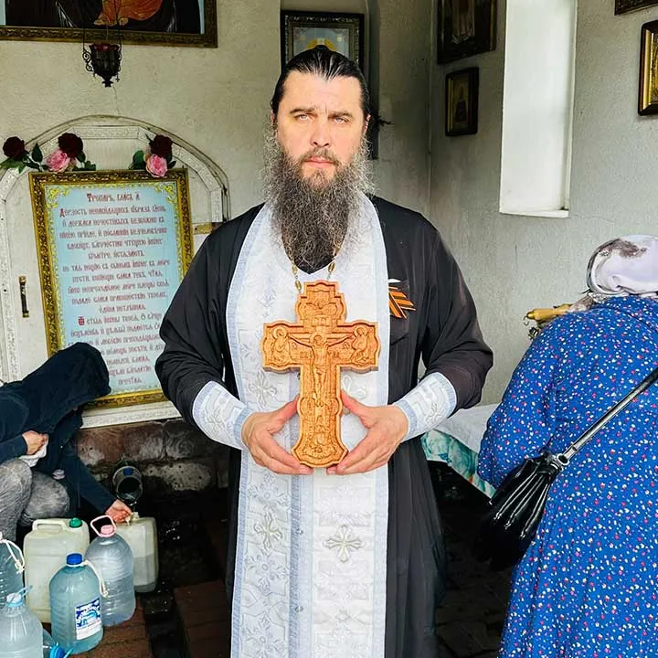 Крест православный с бортом из Тика Ироко